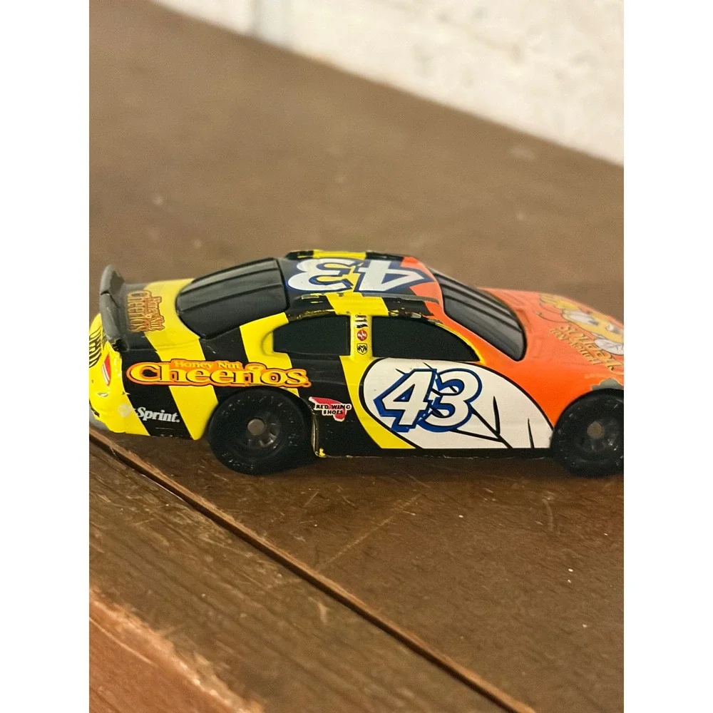 2001 John Andretti #43 Honey Nut Cheerios Dodge R/T 1:64 NASCAR Die cast Car